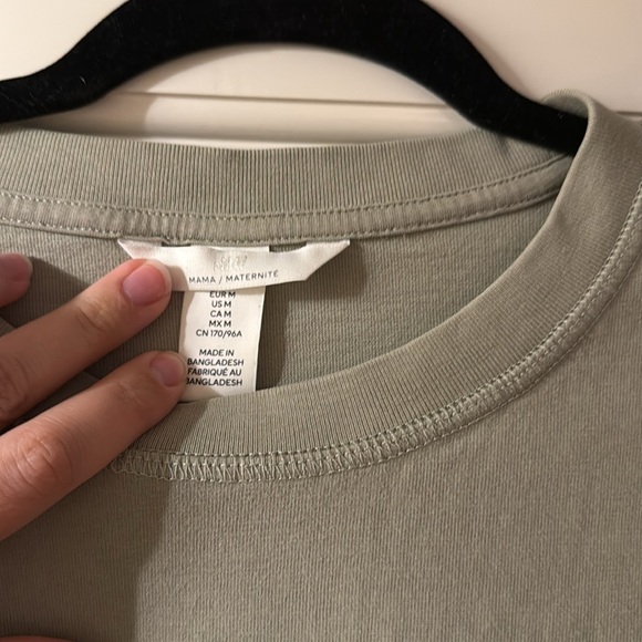 H&M maternity set biker shorts & tee size medium - Picture 9 of 9